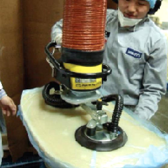 真空管吸吊機(jī)-橡膠塊搬運(yùn)