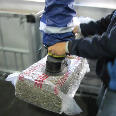 真空管吸吊機(jī)-橡膠塊搬運(yùn)